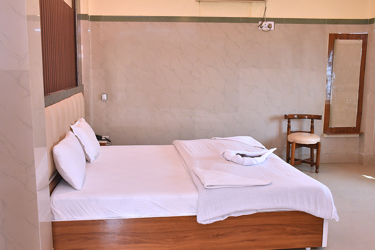 Deluxe Double Bed (Side Sea Facing)