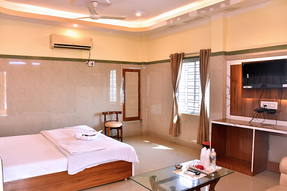 Deluxe Double Bed (Side Sea Facing)