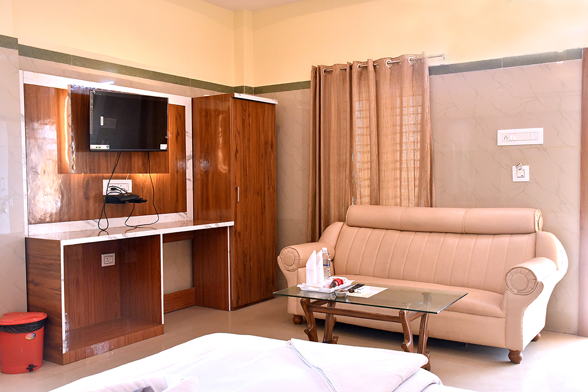 Deluxe Double Bed (Side Sea Facing)