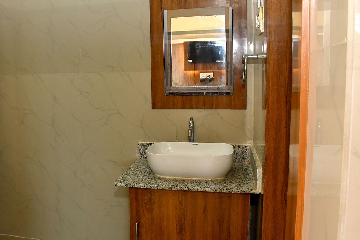 Deluxe Double Bed (Side Sea Facing)