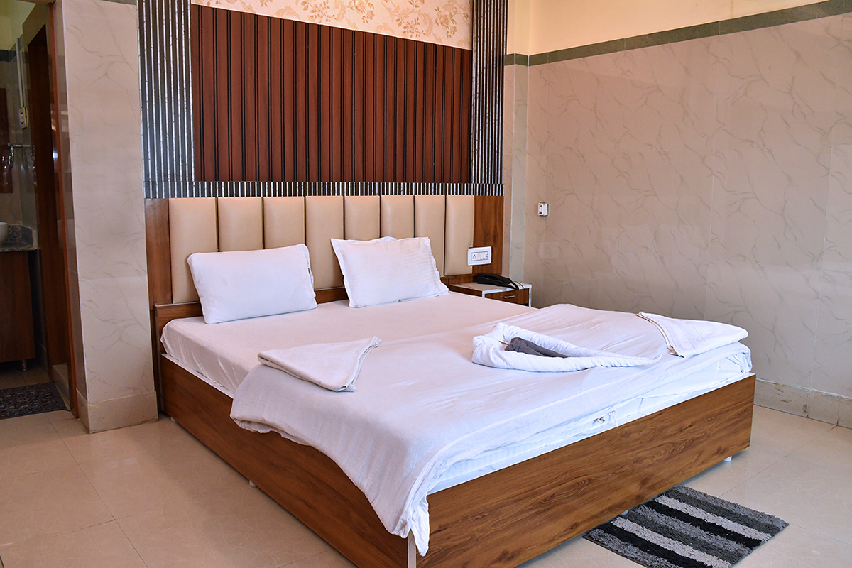 Deluxe Double Bed (Side Sea Facing)