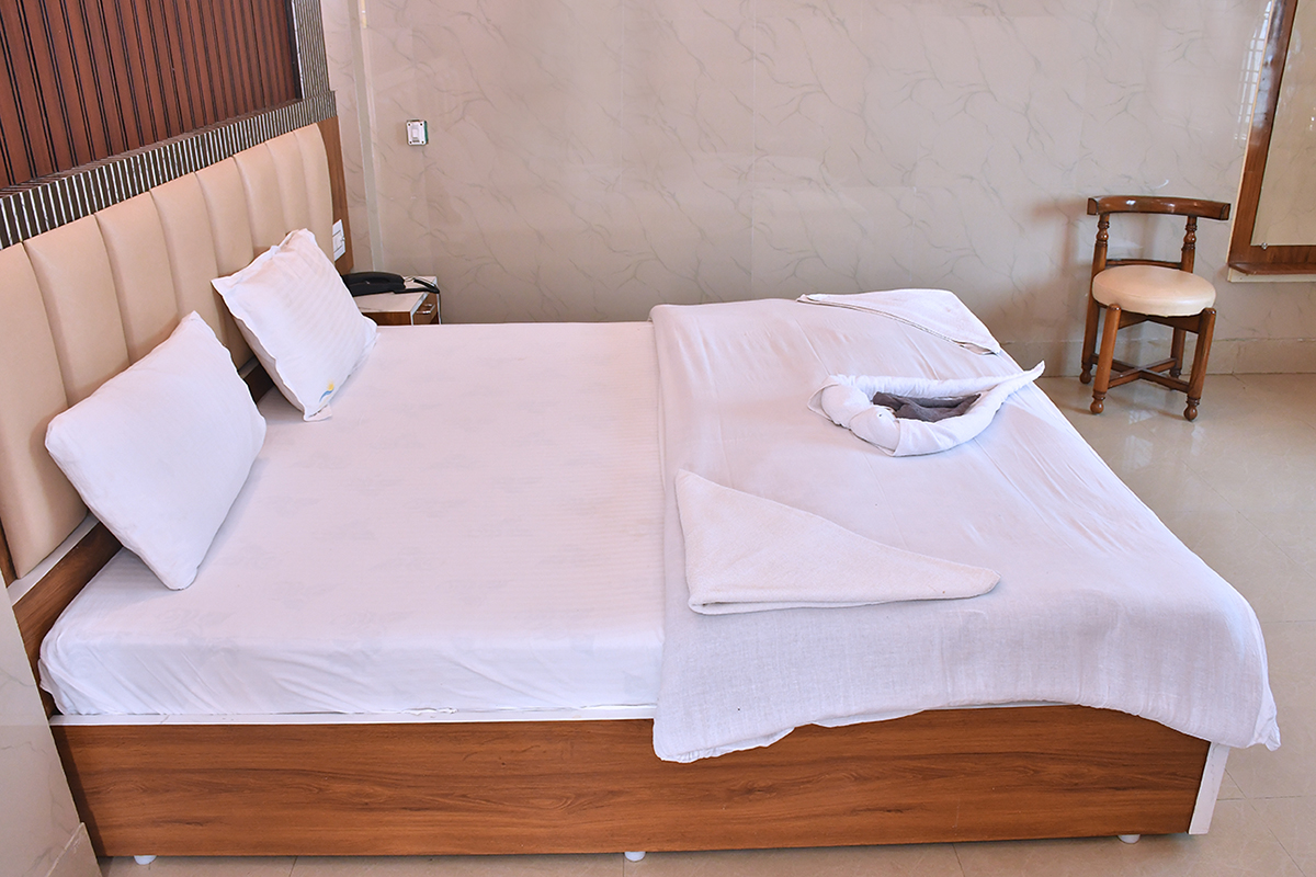 Deluxe Double Bed (Side Sea Facing)